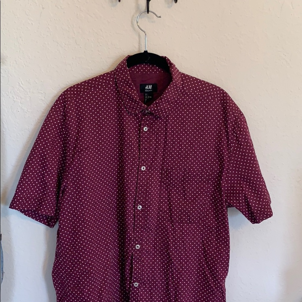 Men’s large short sleeve H&M burgundy with white